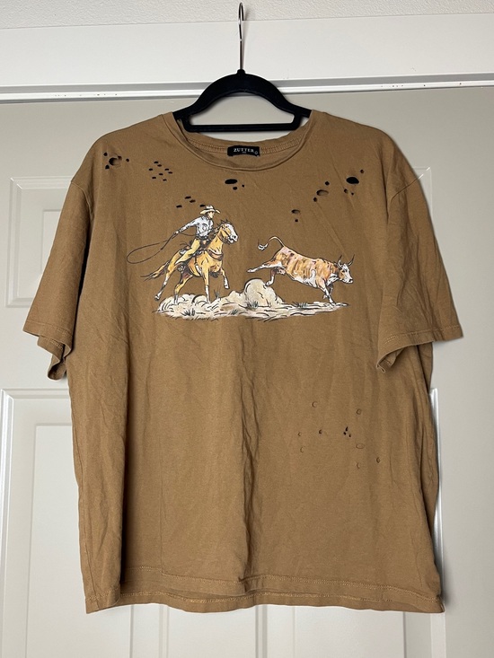 zutter Tops - Women’s Distressed Western T-Shirt